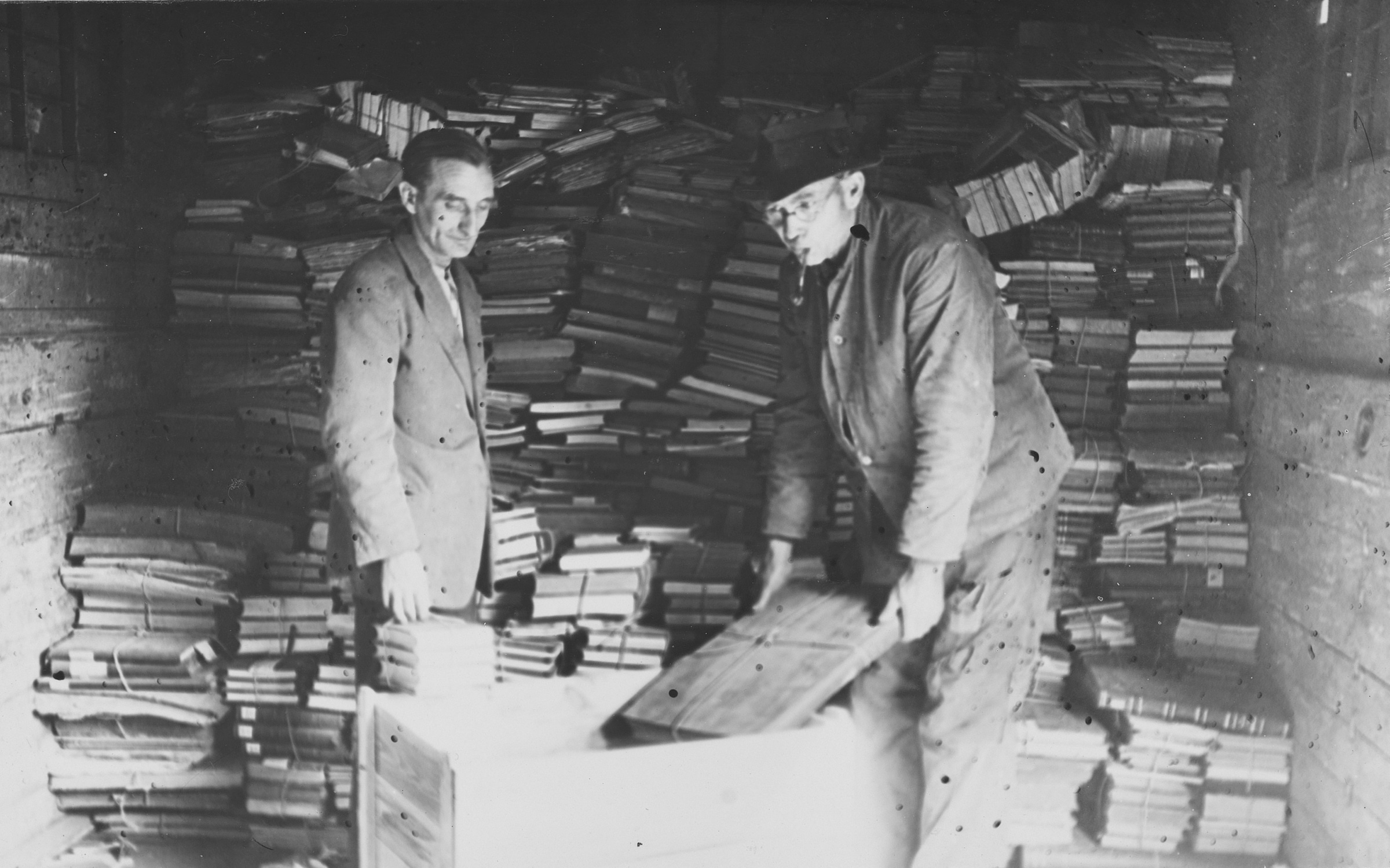 Robbing the Jews: Nazi Confiscation of Property in the Holocaust